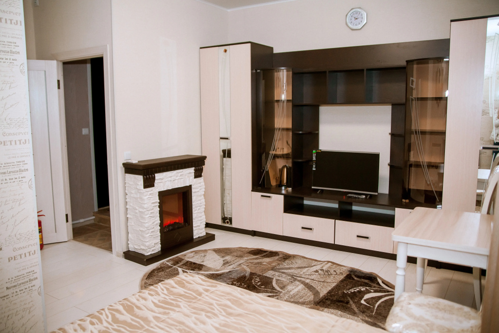 Deluxe Double room (full double bed)