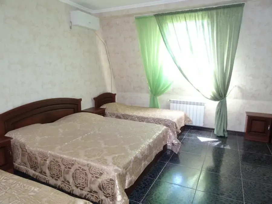 Standard Quadruple room with view