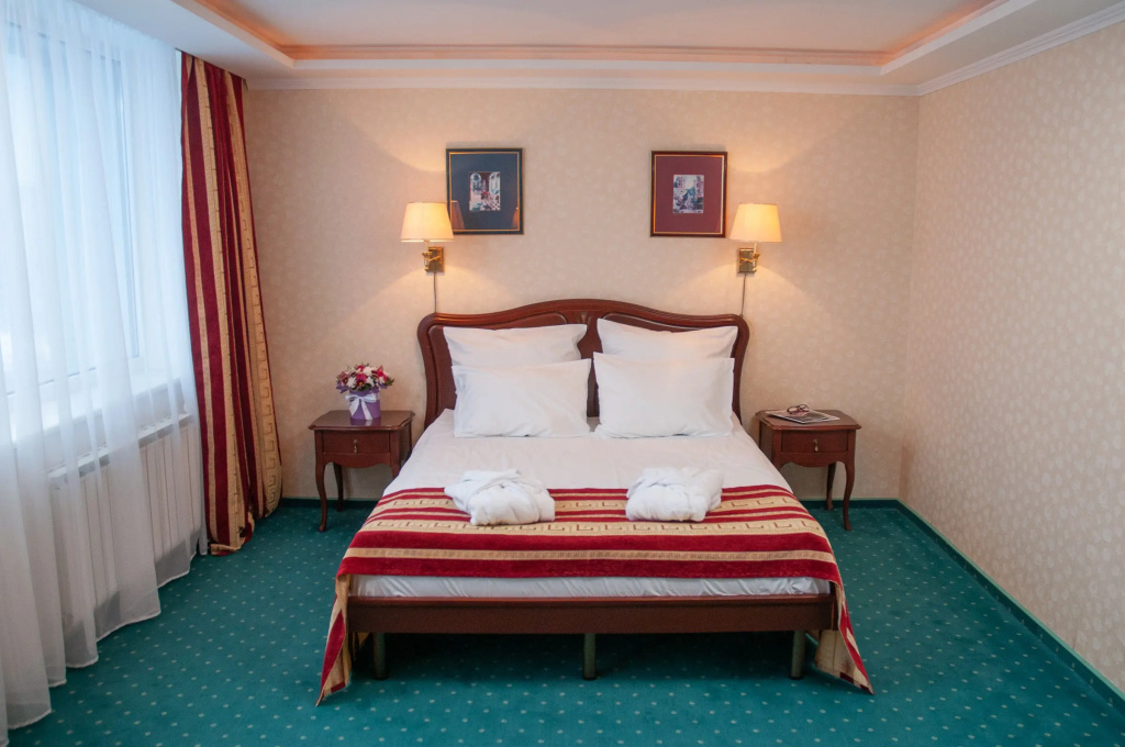 Double Suite (full double bed)