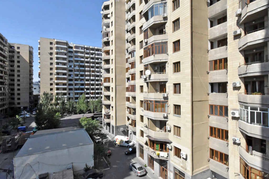 3-K v Novostroyke, Ulitsa Argishti, Gl933 Flat