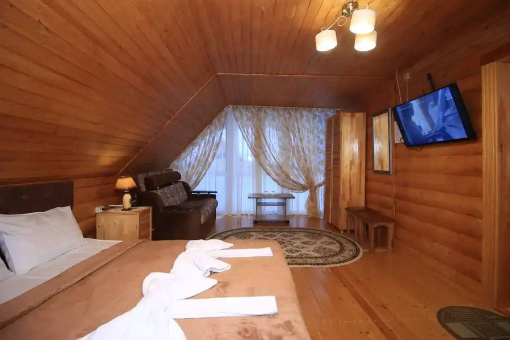 Comfort Attic room with mountain view