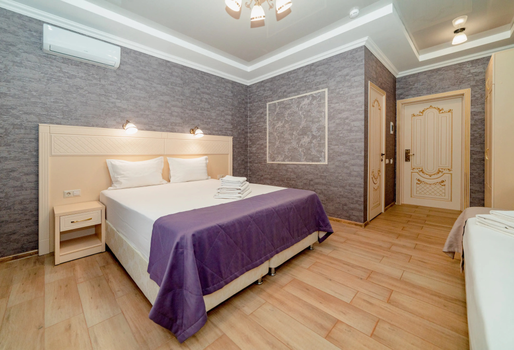 Comfort Triple room with courtyard view