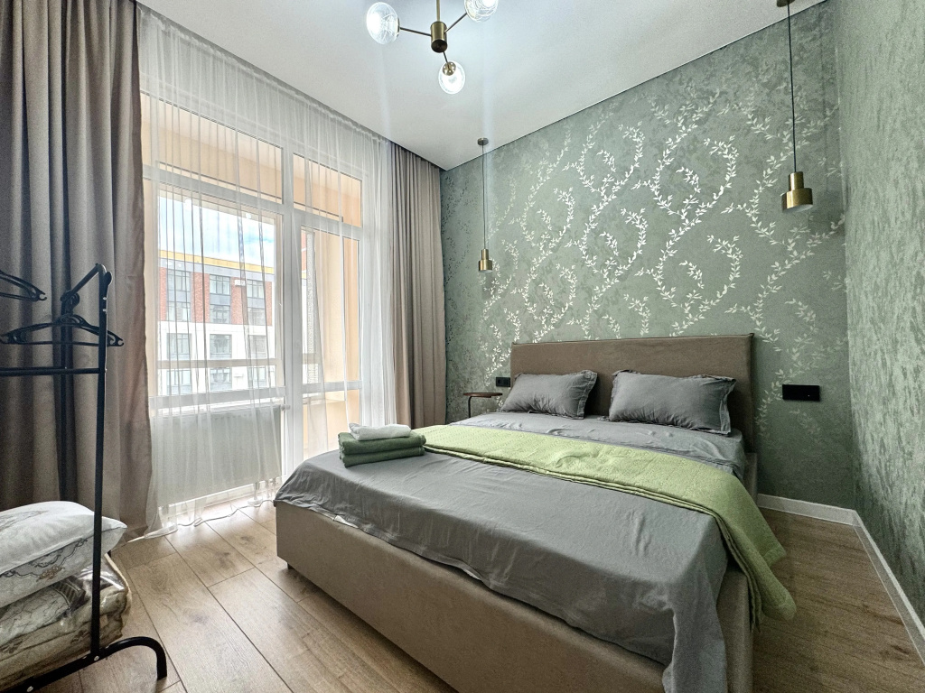 Sovremennaya Ryadom S Naberezhnoy I Parkom Flat