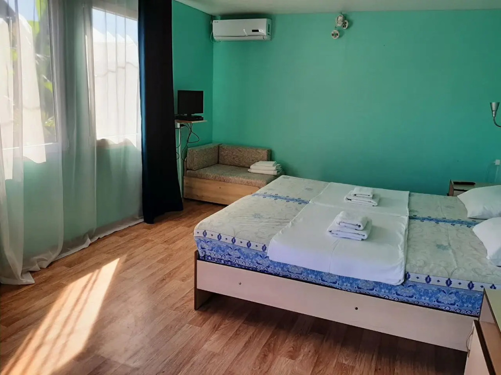 Коттедж Дуплекс с балконом и рядом с пляжем в Sea Breeze