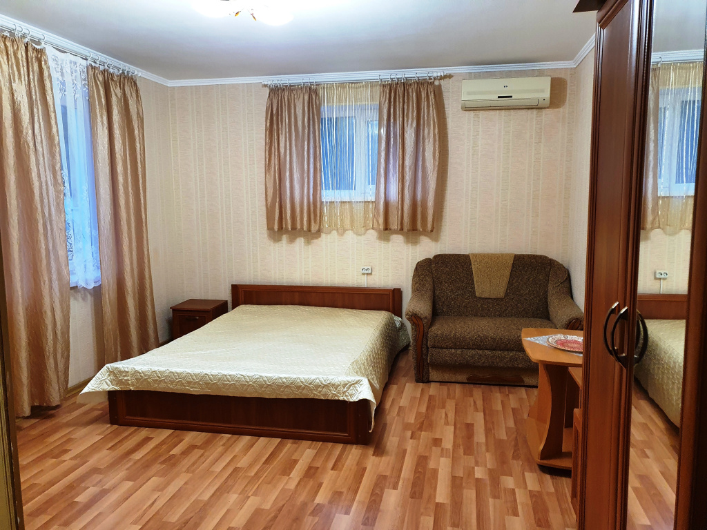 Building 2 with chair bed Triple room