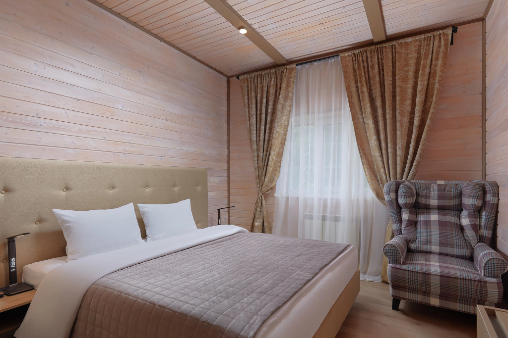 Standard Seaman Double room with courtyard view (full double bed)