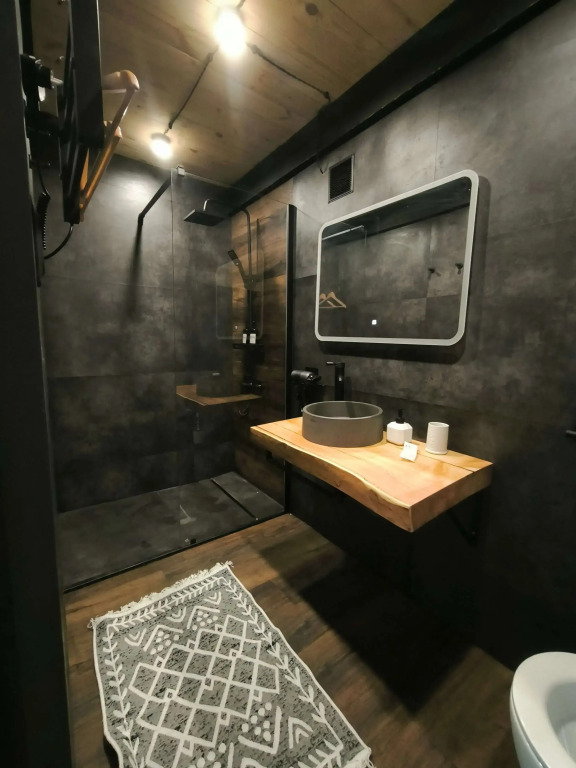 Шале двухэтажный А-фрейм с панорамным остеклением и террасой - фото 11