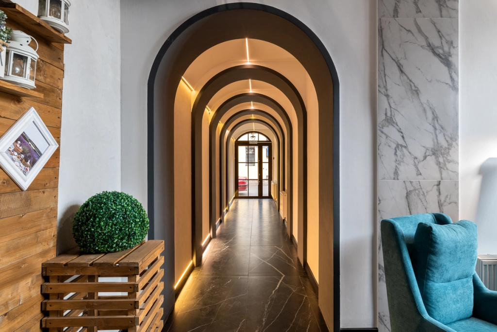 Lobby & Reception