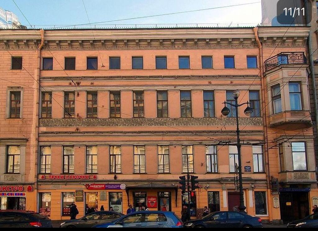 невского дом 3. отель bow на невском 136.