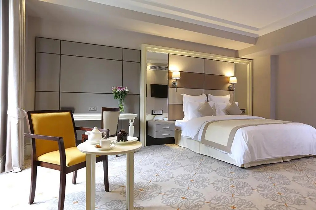 Executive Double room (full double bed)