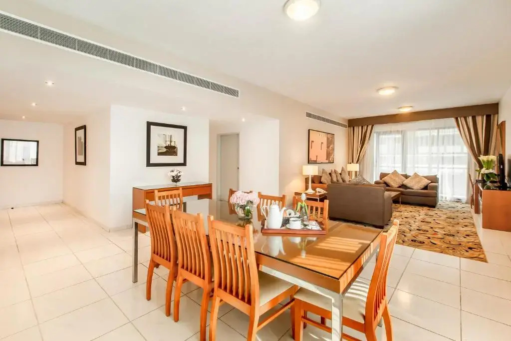 2 Bedrooms Golden Sands 10 Apartment