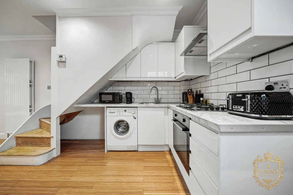 Квартира Elegant Stay in London with Private Parking & Patio | 7 mins walk to Norbury Station — фото