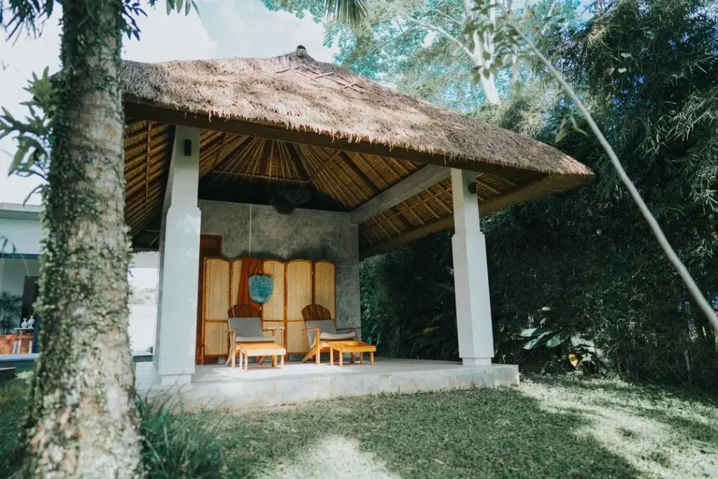 Novaya, Vid na Tropiki, Ogromny Basseyn, Akia Ubud Villa