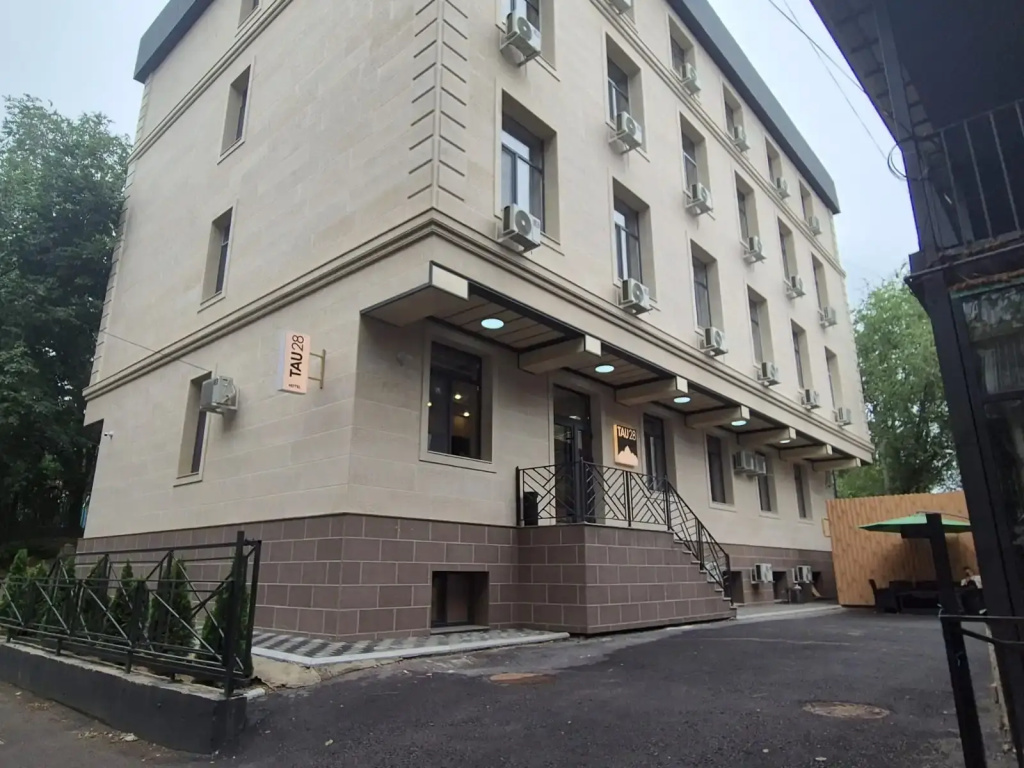 TAU 28 Hotel