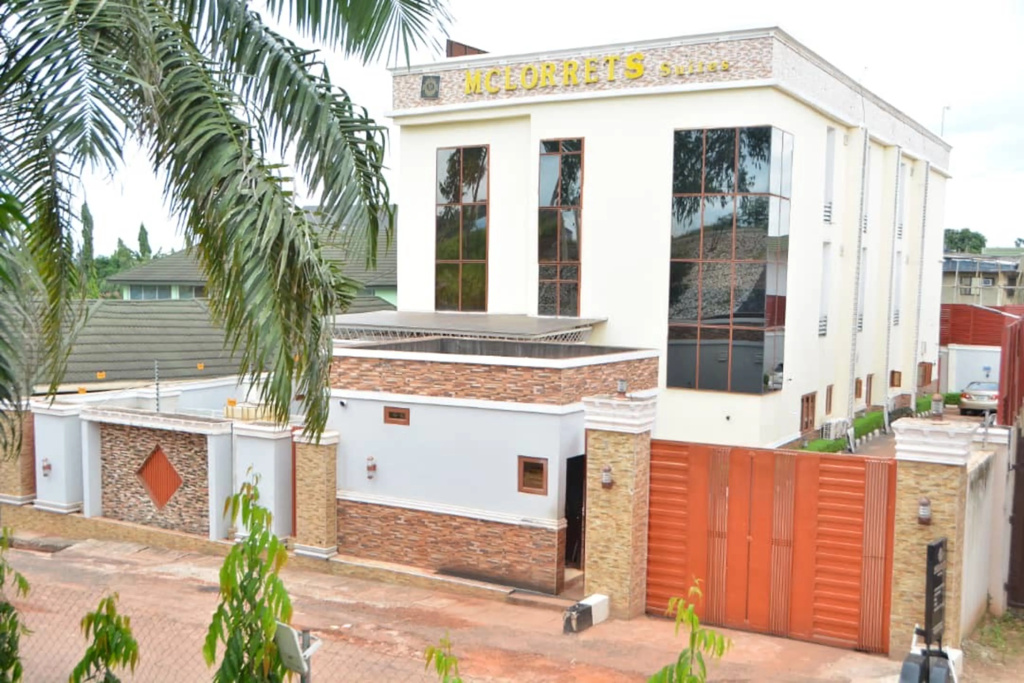 Mclorrets Suites Hotel
