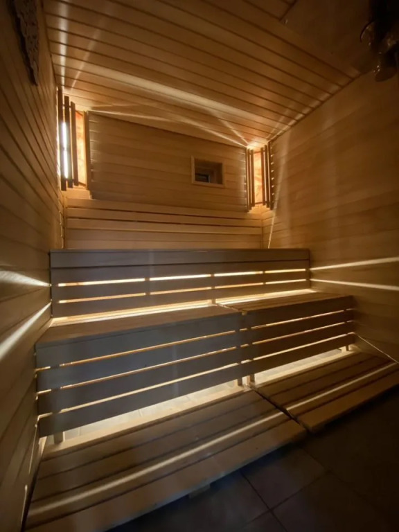 Коттедж с 3 комнатами с красивым видом из окна в Дом у реки