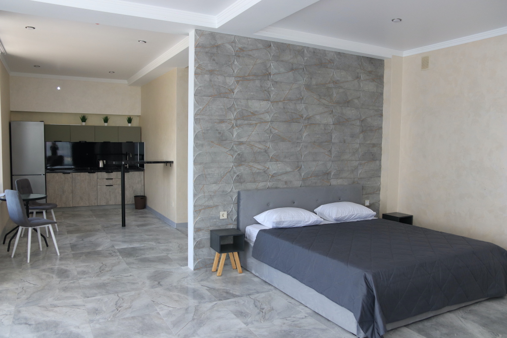 Двухместный семейный люкс с балконом и с красивым видом из окна двуспальная кровать в Вилла Абхазия