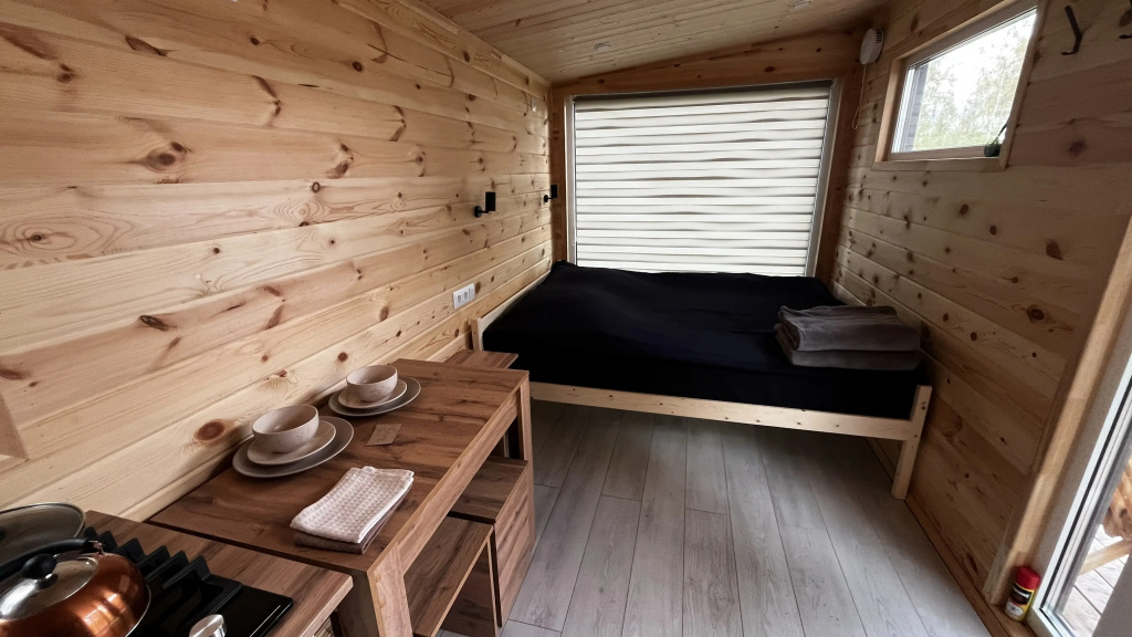 1 Bedroom Apartment with mountain view