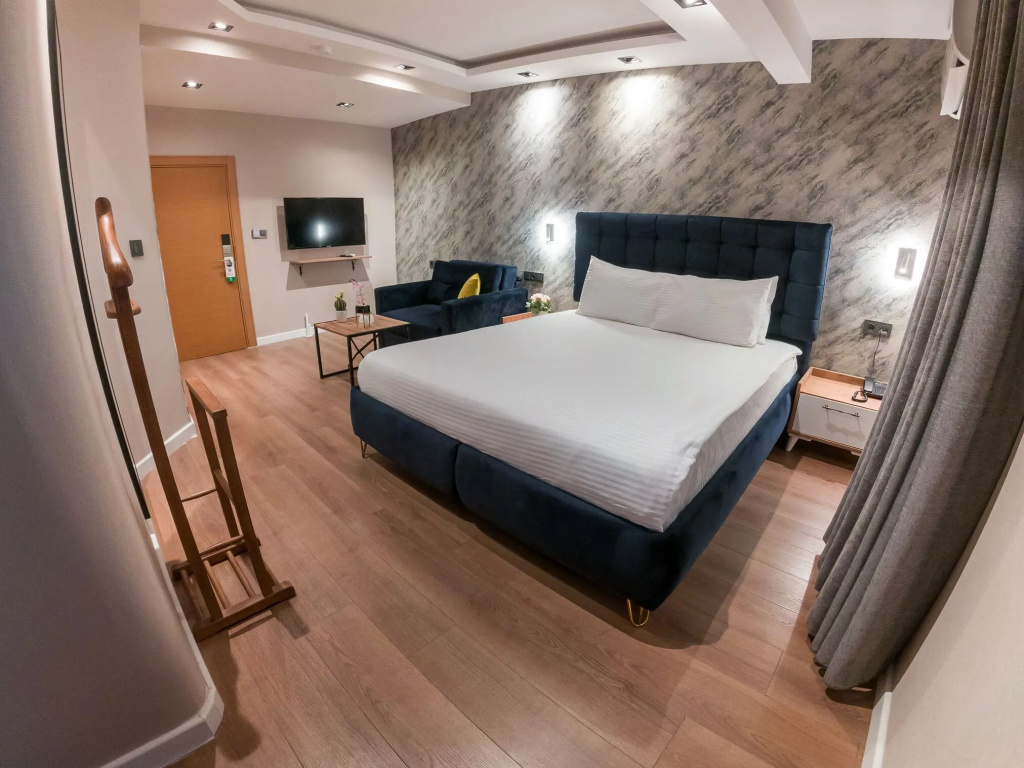 Deluxe Double room with balcony (full double bed)