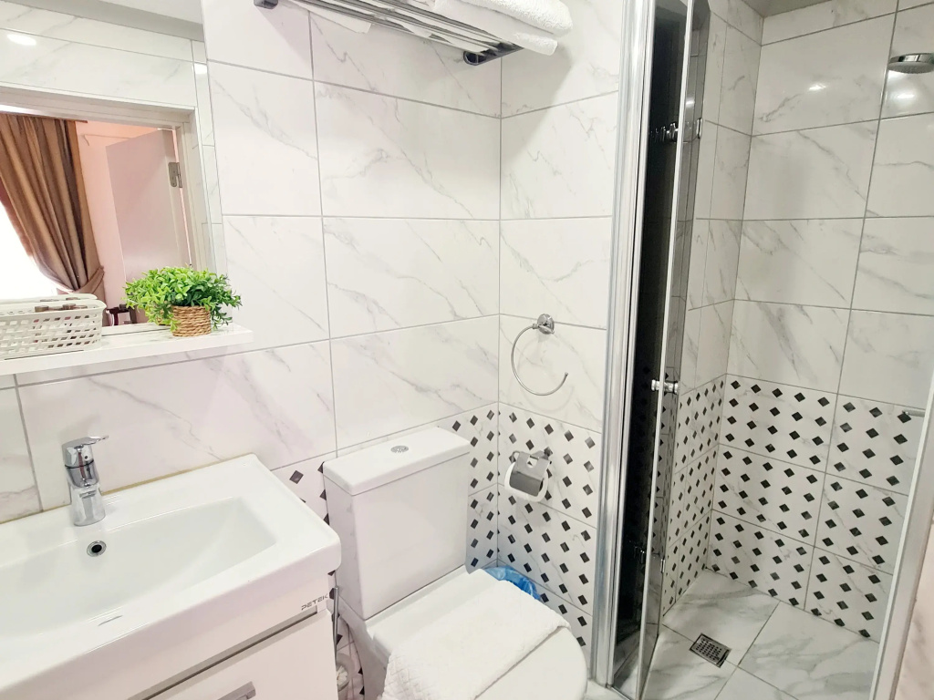 1 Bedroom Standard room with balcony and with city view