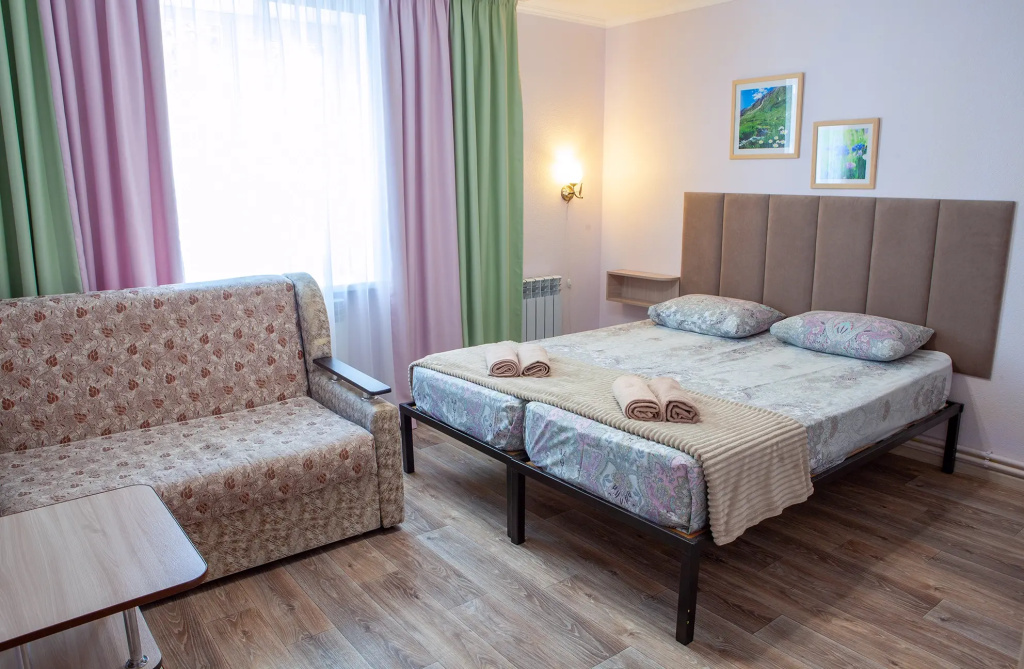 2 Bedrooms Apartment