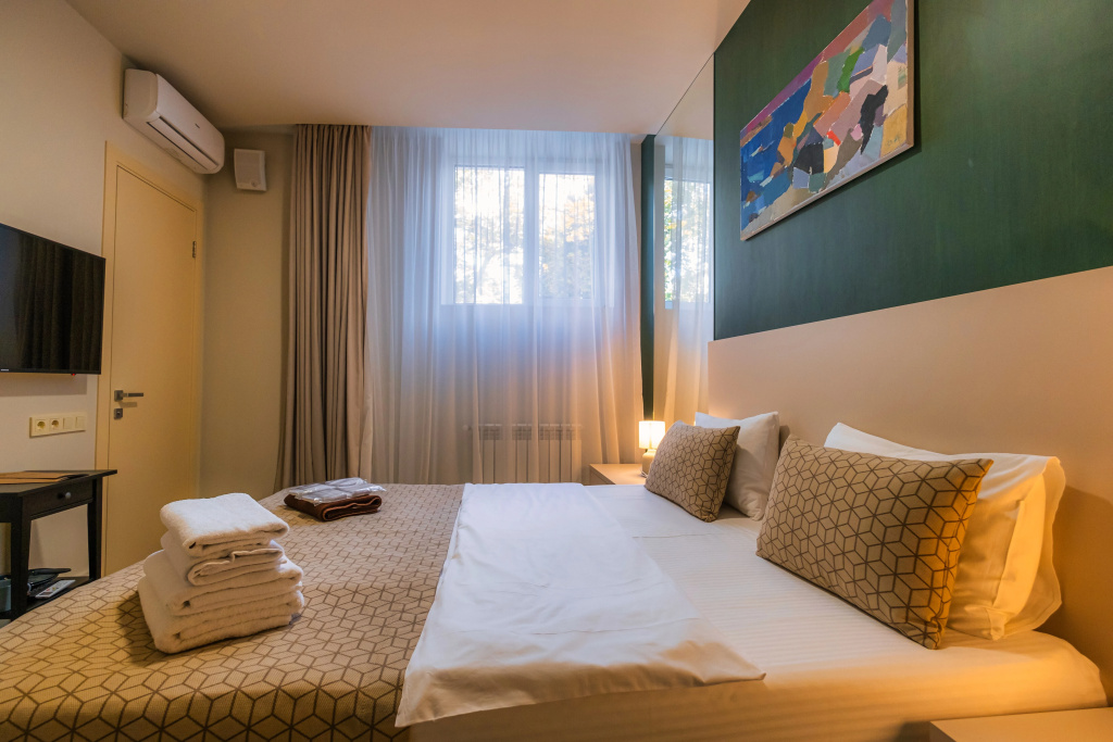 Standard No. 4 Double room (full double bed)