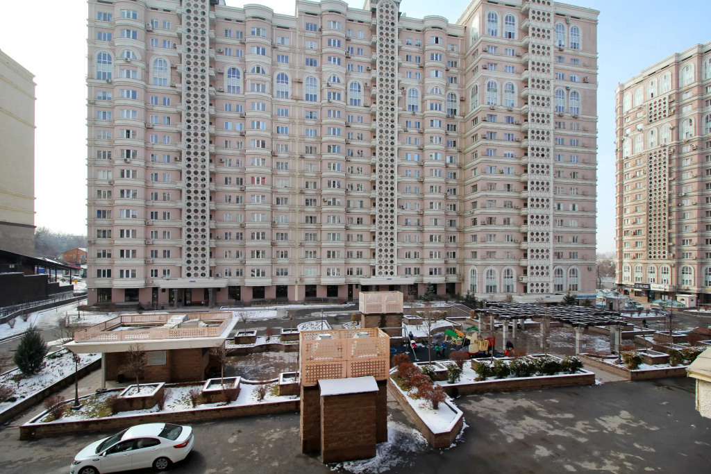 Prostornaia Apartamenty v Elitnom Rajone 91 Flat