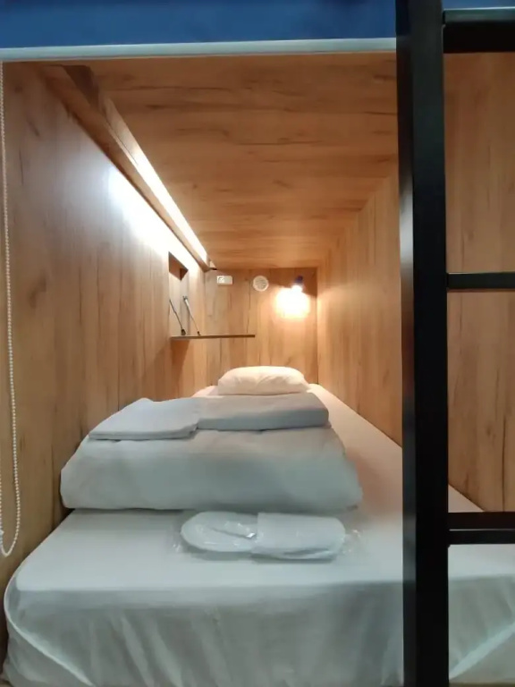 Double Capsule (full double bed)