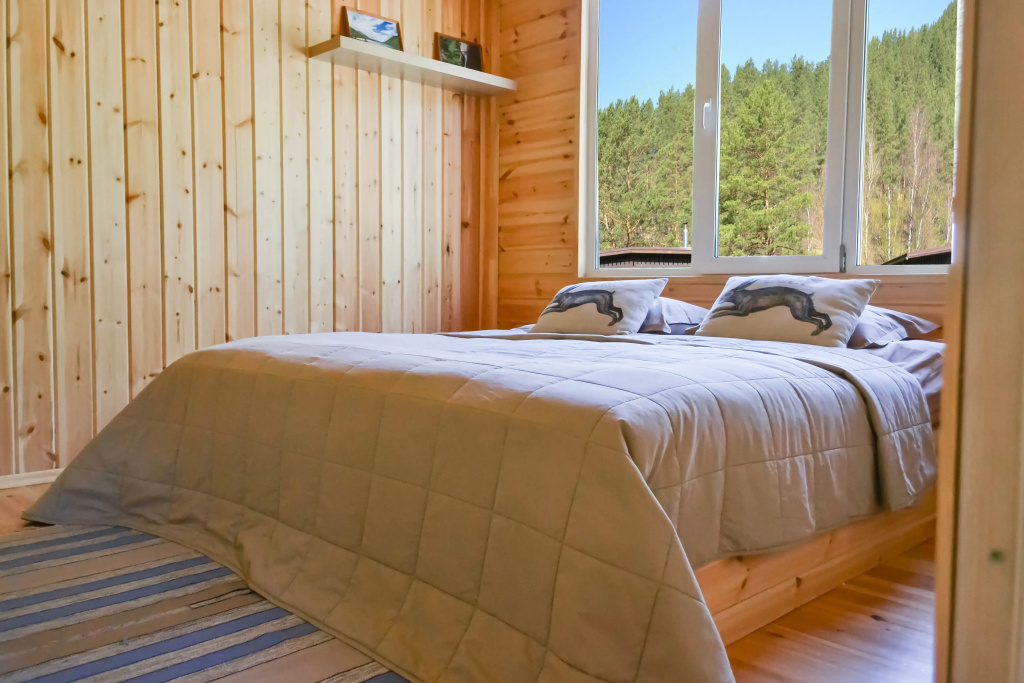Deluxe Double room (full double bed)