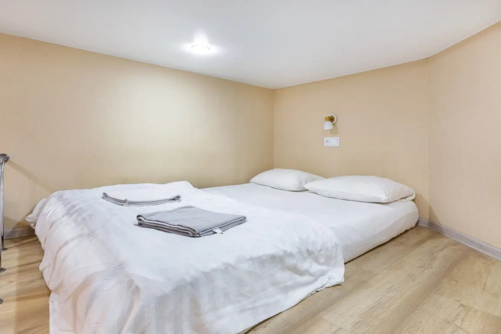 Апартаменты Roomstay Большой 46 Comfort Studio #1 — фото