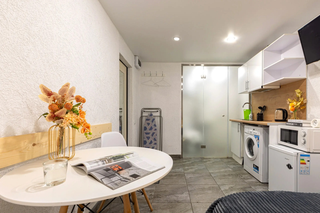 Апартаменты Студия с Видом во Двор Сити Групп на Большом Сампониевском 56 — фото