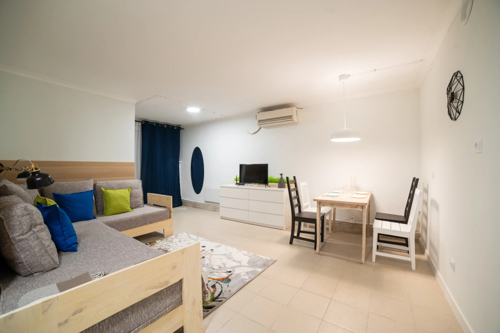 Студия в питере. Комната студия. Черокова 20. Квартира студия. Интерьер квартиры посуточно.