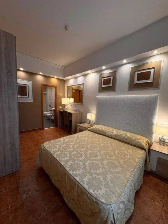 Hotel Alinari - Tap to explore photos