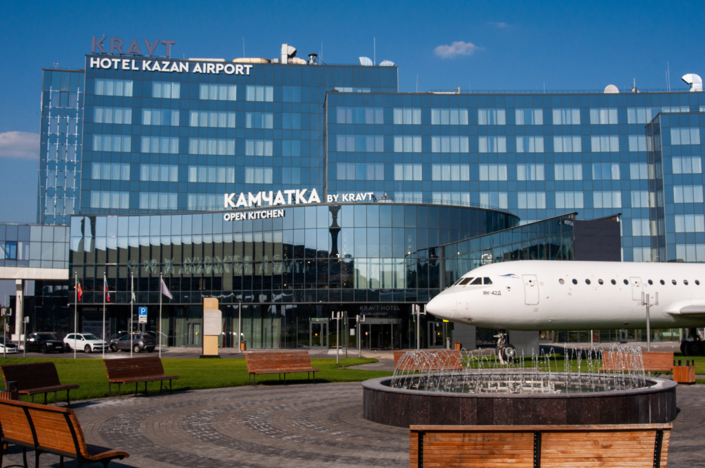Проспект победы аэропорт казань. Гостиница Kravt Казань. Kravt Hotel Kazan Airport. Гостиница аэропорт Казань. Гостиница Туполев Казань.