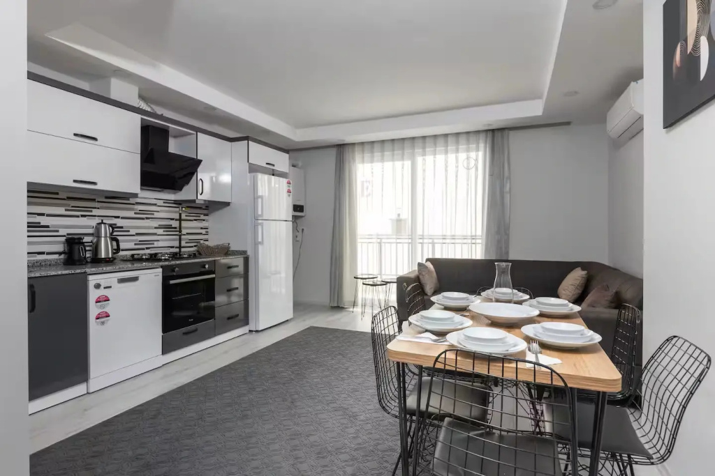 3 Bedrooms Apartment