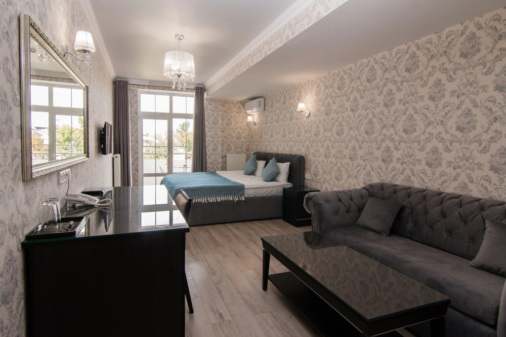 Double Junior Suite (full double bed)