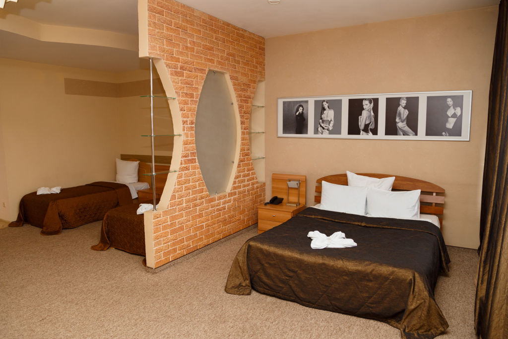 Alioth Hotel Room Type - Universal Family Junior Suite with city view