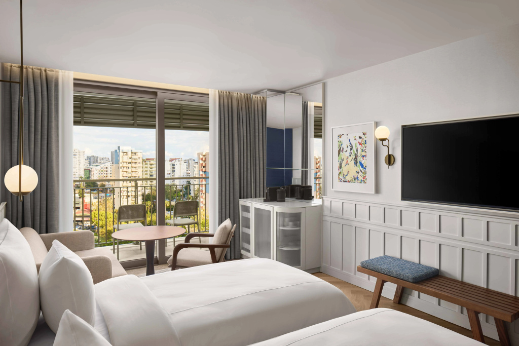 Deluxe Double room with city view (full double bed)