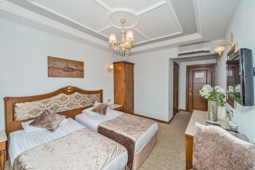 Standard Triple room