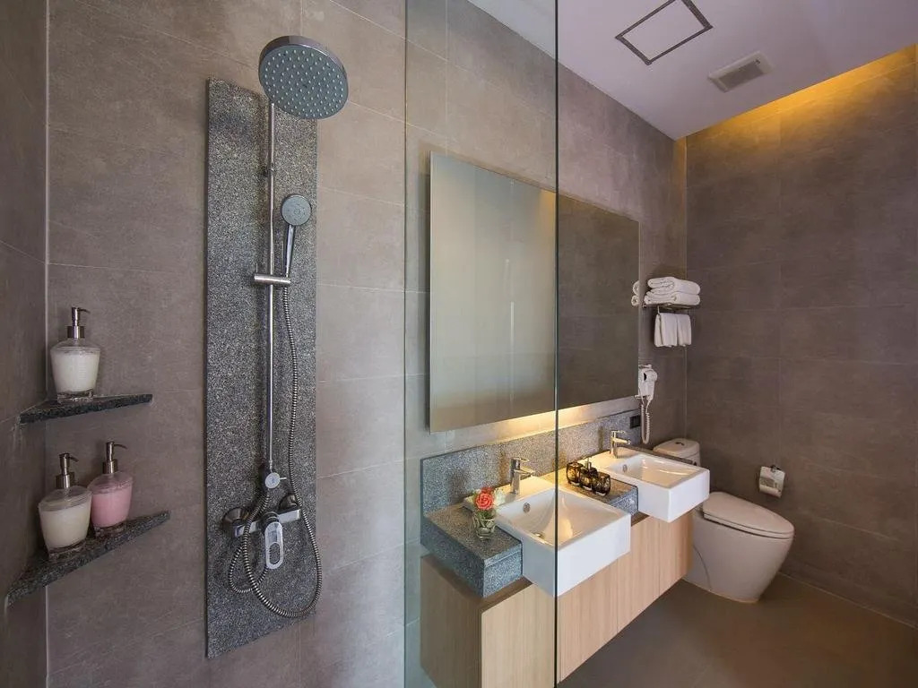 Двухместный номер Standard с балконом двуспальная кровать в Отель My Hotel Phuket