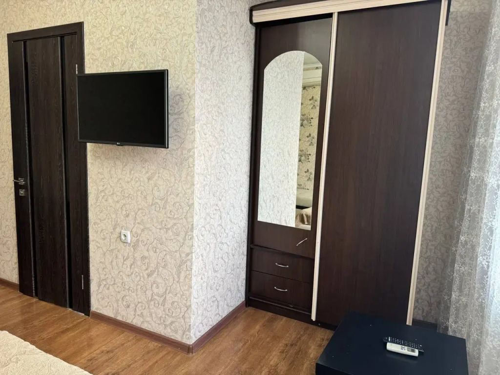 Шестиместные апартаменты с балконом и с красивым видом из окна в Астерия