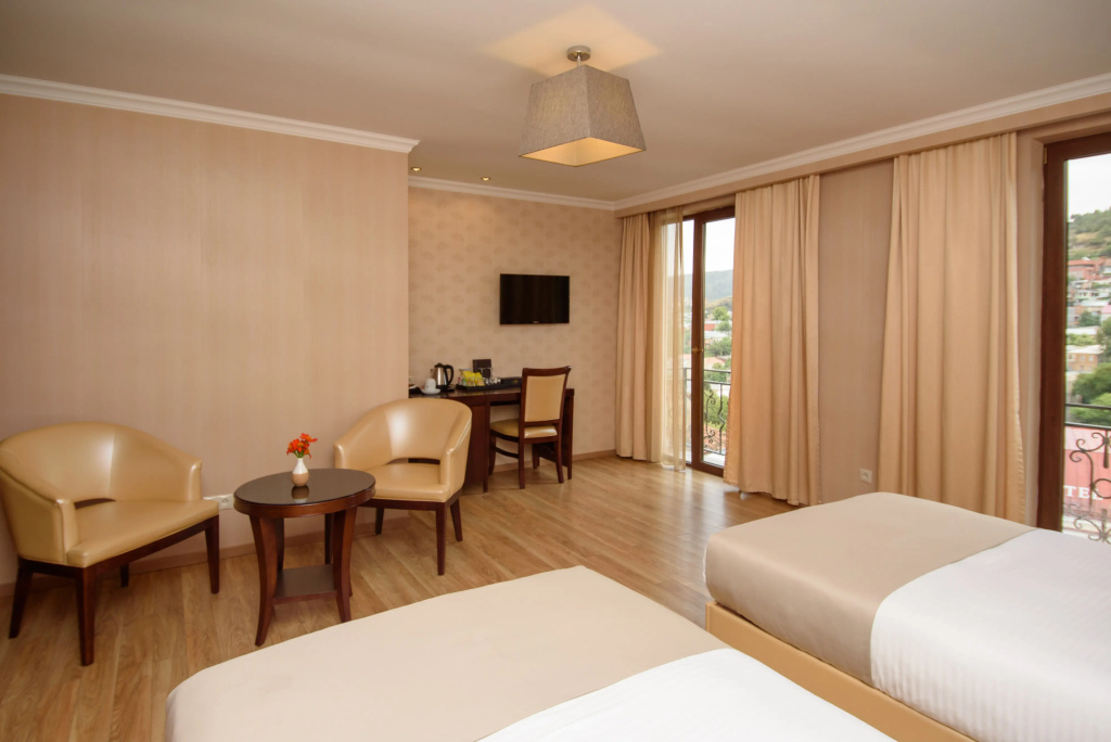 Standard with extra bed Double room (twin beds)