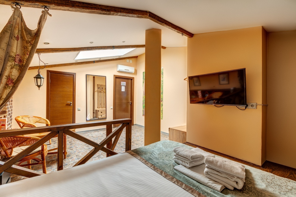 Double Junior Suite (full double bed)