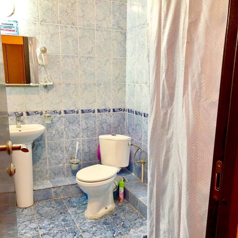 Семейный люкс с 2 комнатами с балконом и с красивым видом из окна в Наш дом