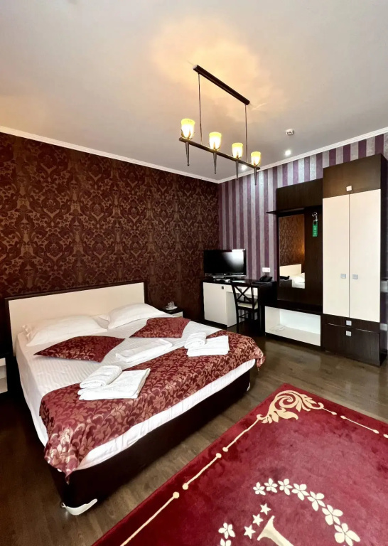 Double Suite (full double bed)