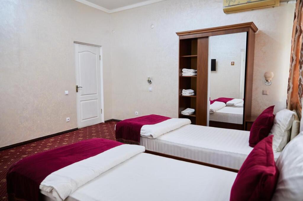 Art Hotel by null