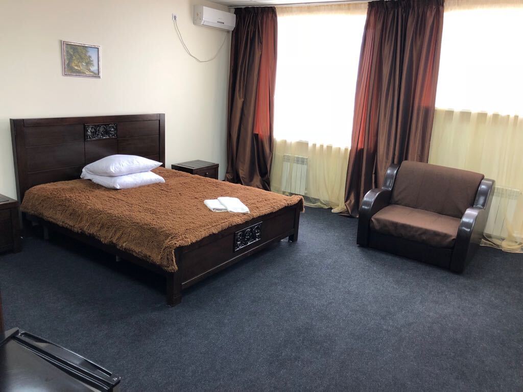 Двухместный люкс двуспальная кровать в Сотник
