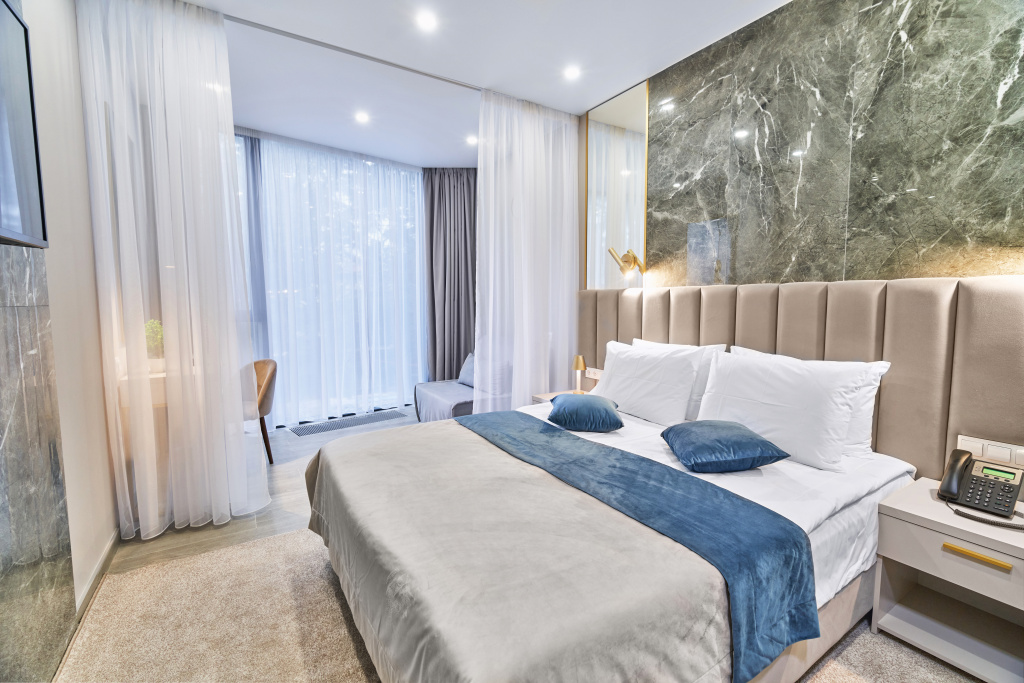 Mirror Family Hotel Room Type - Standard Double room full double bed