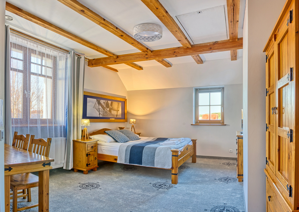 Deluxe Double room (full double bed)