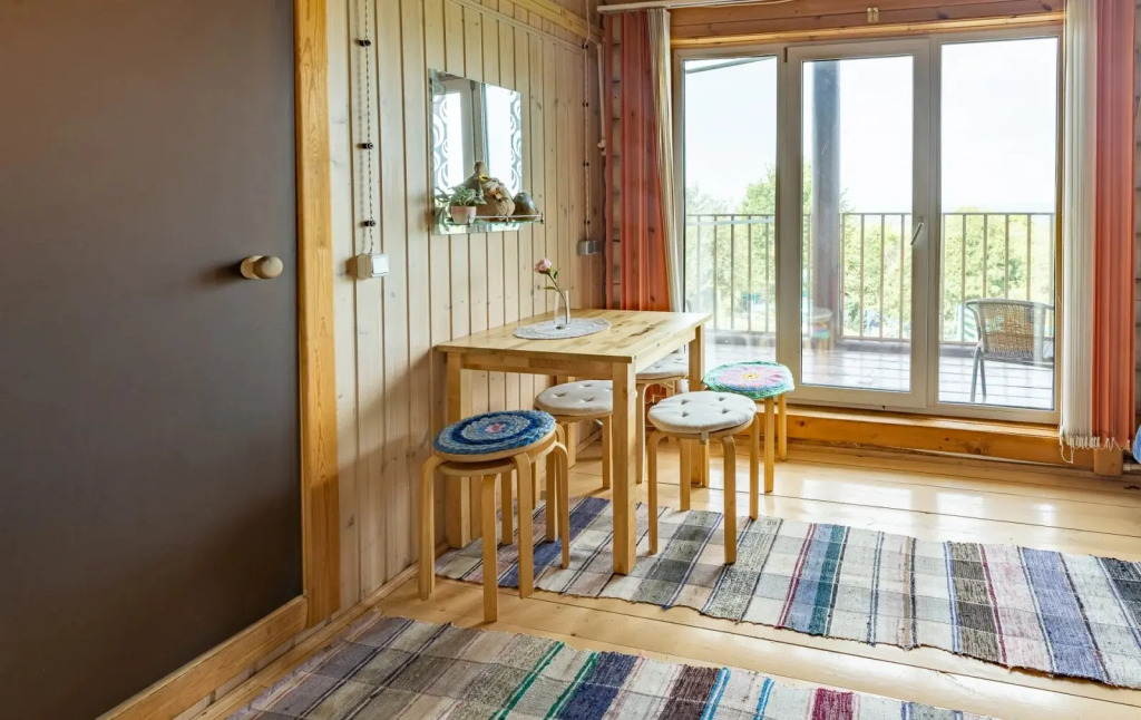 Шестиместные апартаменты в Ласточкин дом